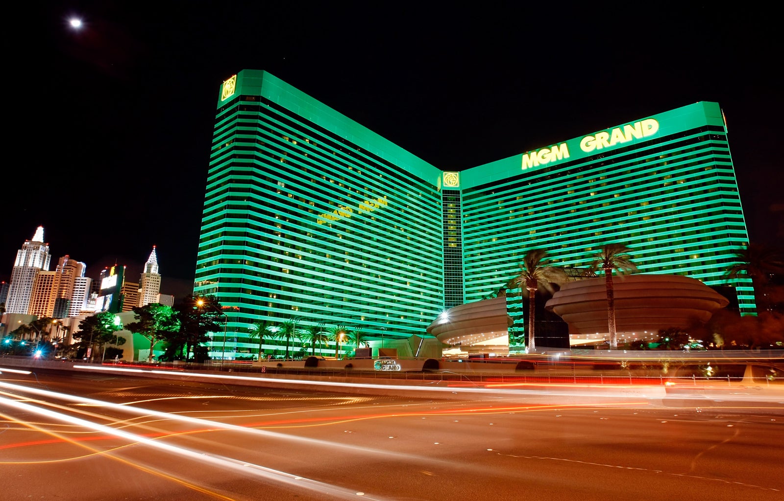 Party Pool - Picture of Signature at MGM Grand, Las Vegas - Tripadvisor