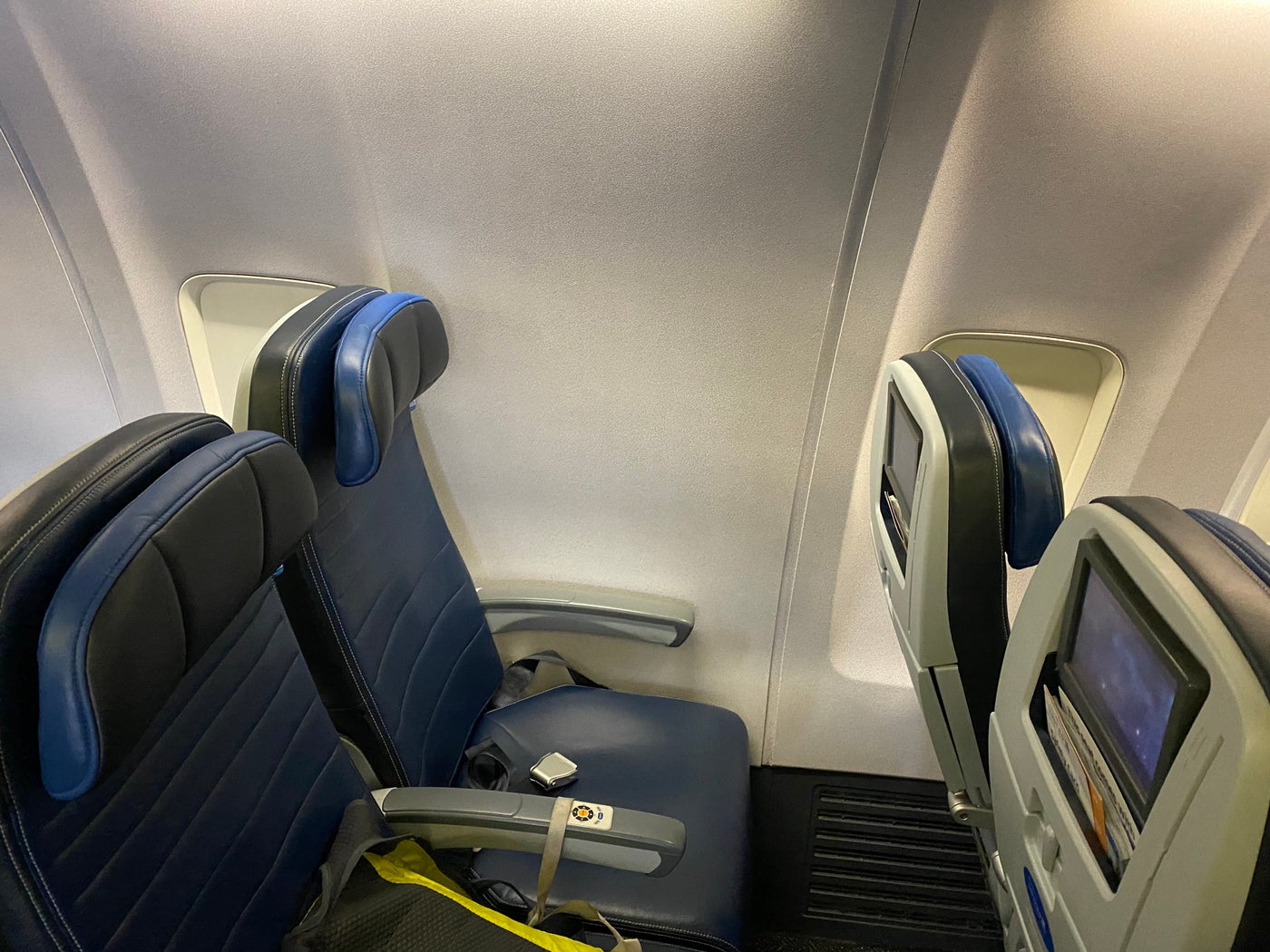 How to avoid choosing a window seat without a window