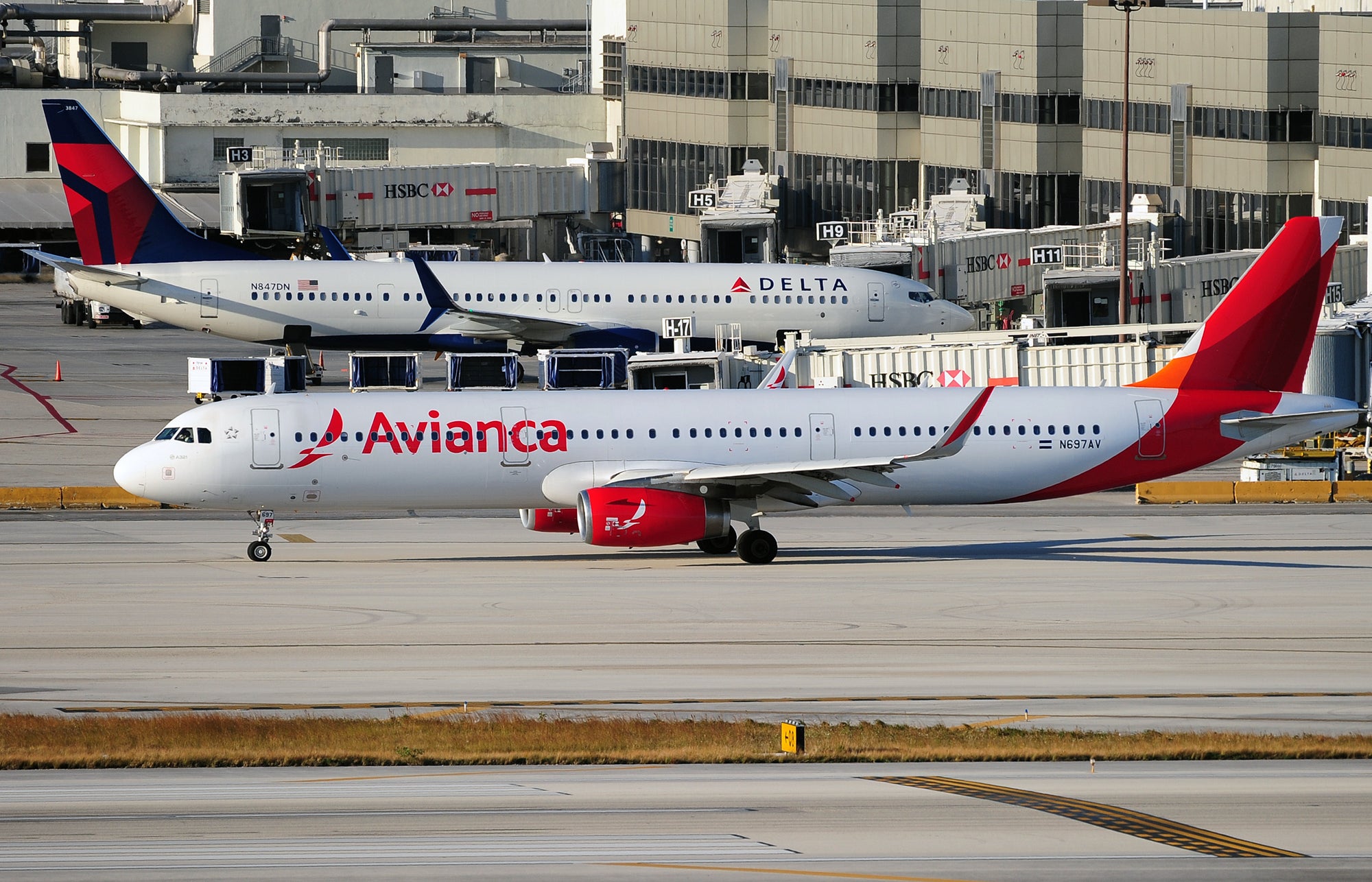 Avianca A321, Delta 737-900ER at Miami airport