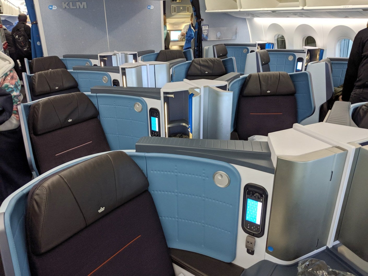 Review Klms Biz Class On The 787 9 Amsterdam To Toronto The Points Guy