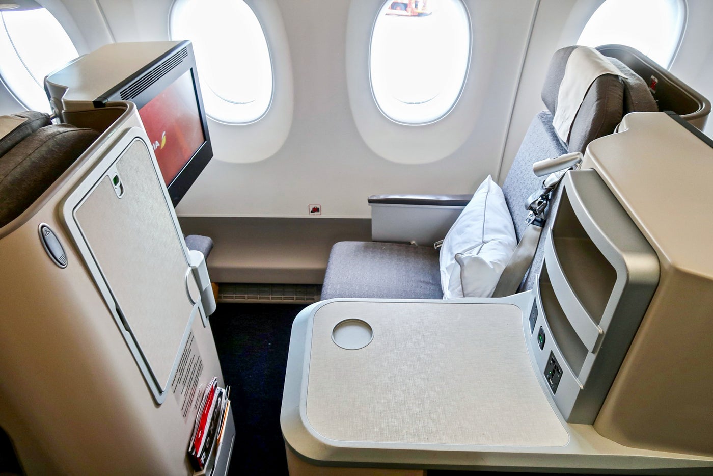 Review Business class on Iberia's A350, JFKMAD