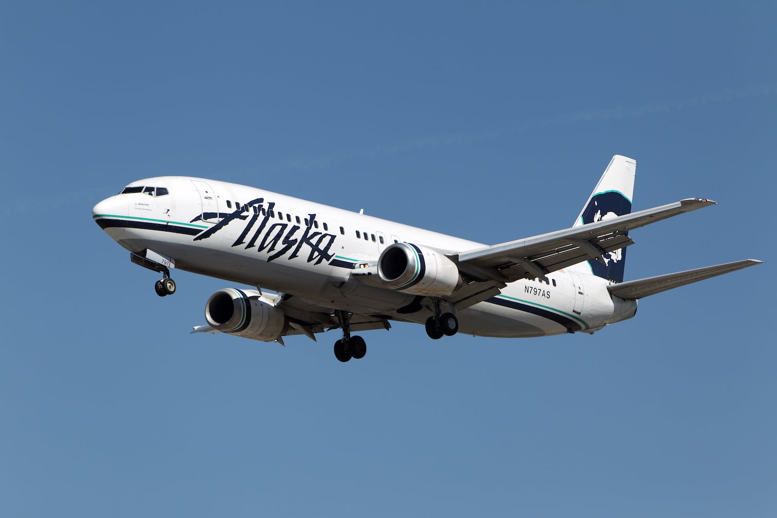 Alaska Airlines plane resized