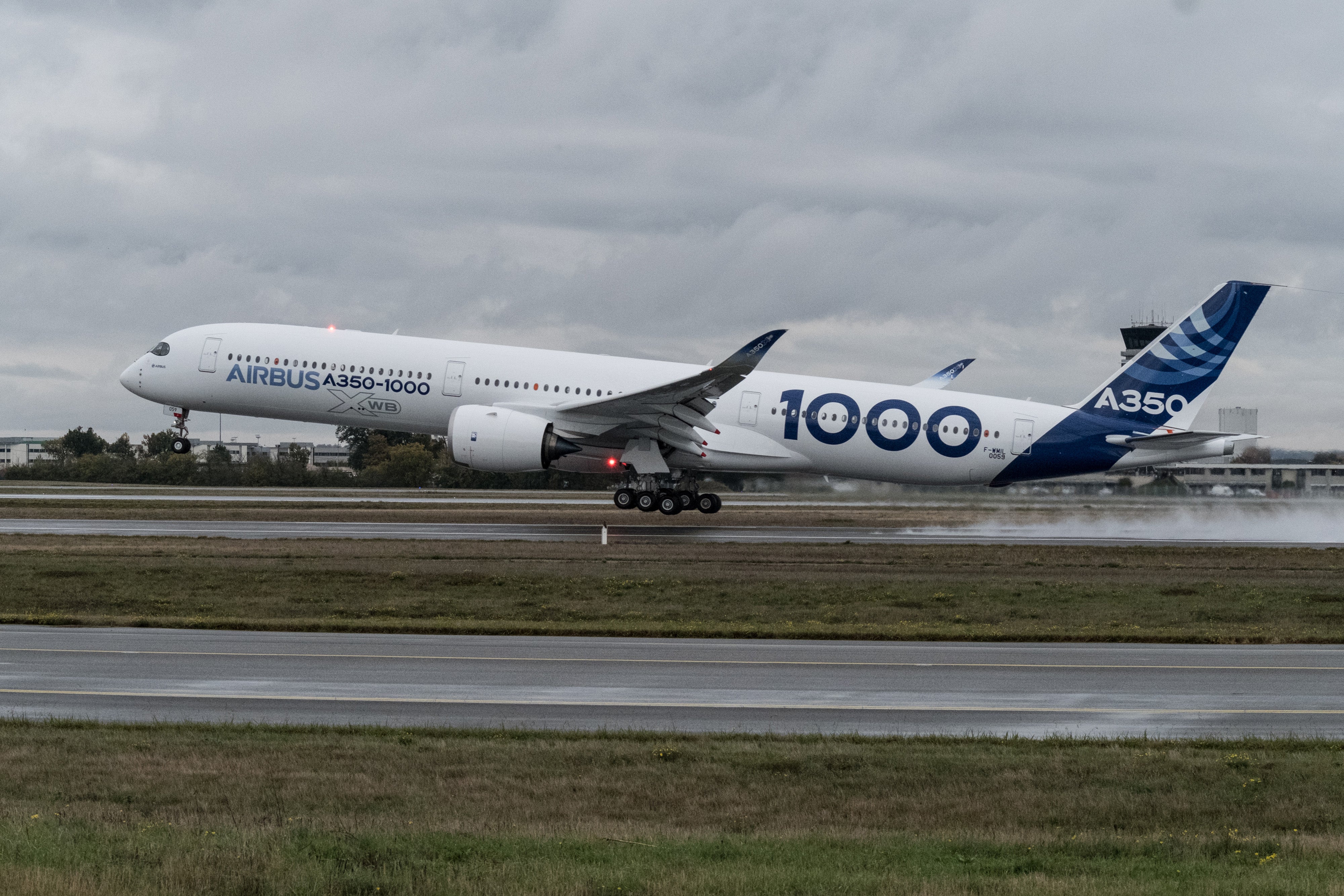 Airbus 350. Аэробус а350 1000. Самолёт Airbus а350-1000. Эйрбас а 350 1000. Airbus a350-1000 Аэрофлот.