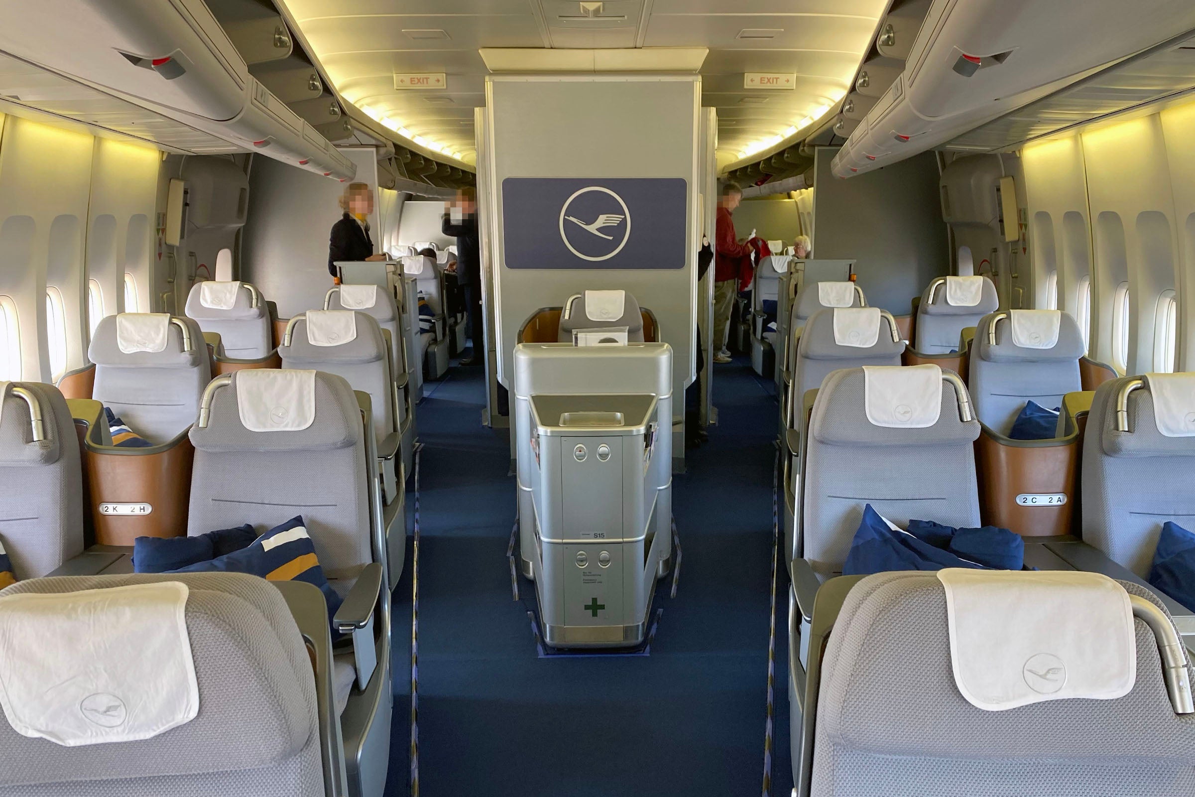 delta 747  400 business class seat