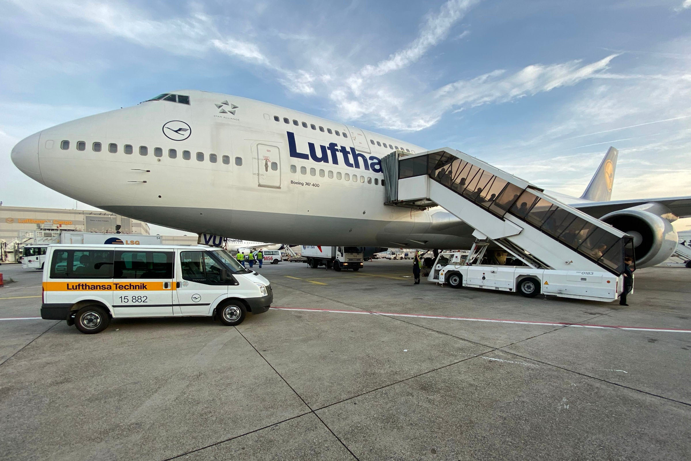 Lufthansa 747 business class SEA-FRA Review ZH
