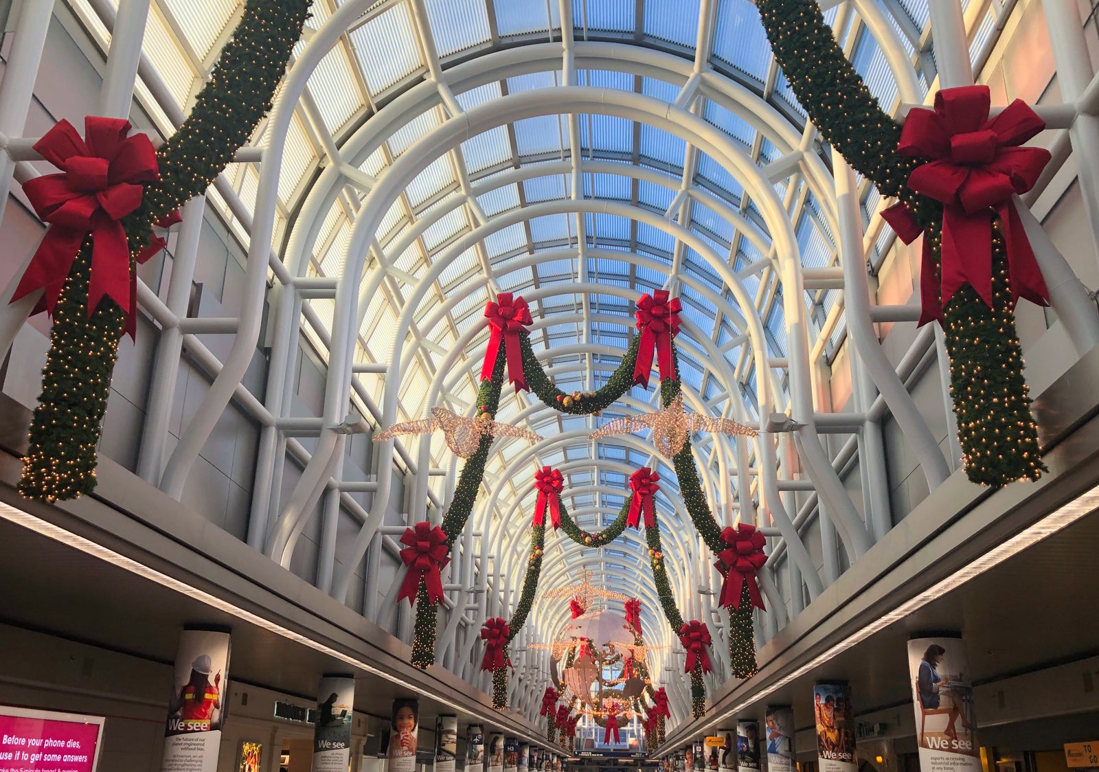 Ohare airport holiday decorations