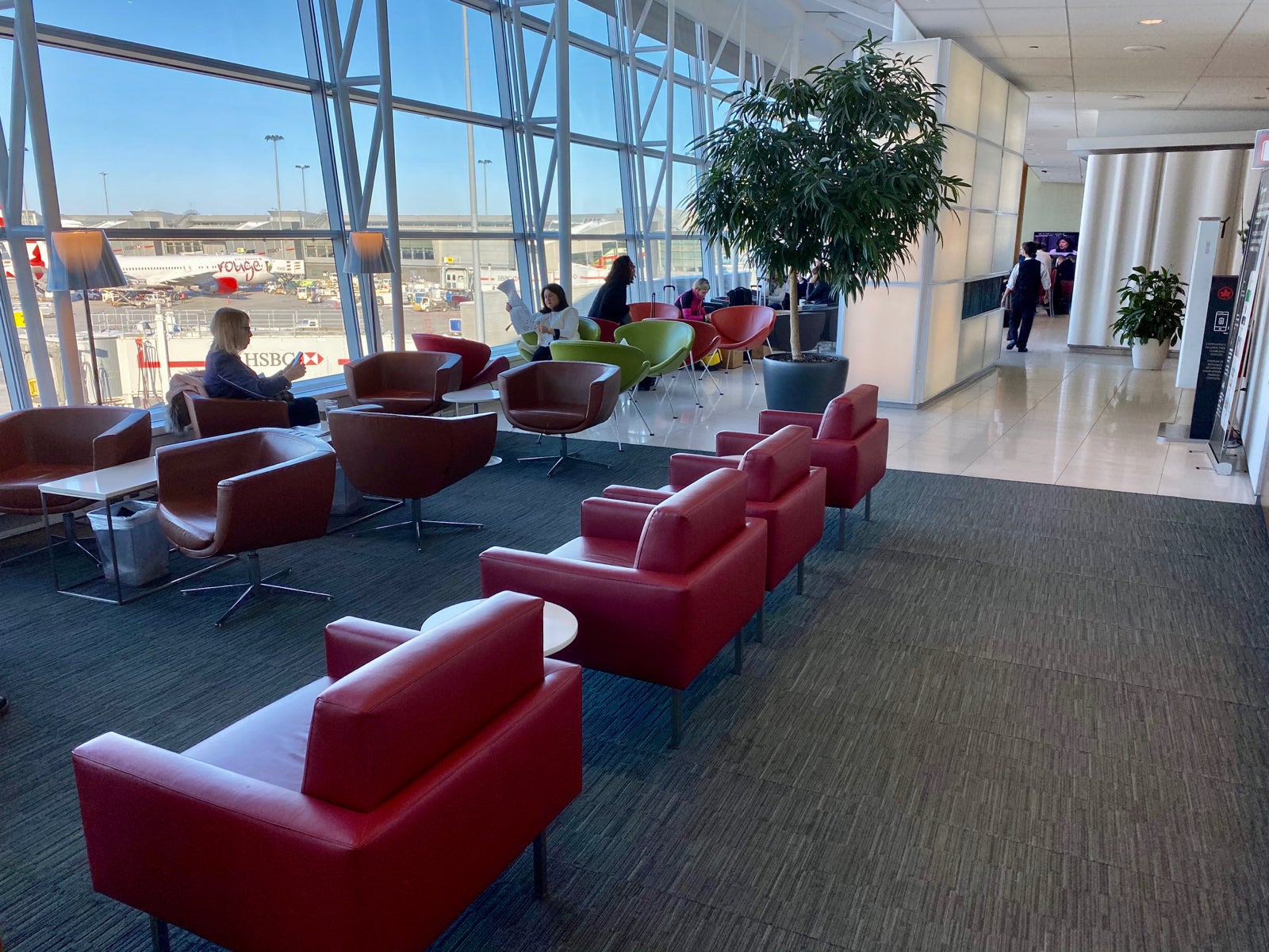 All the ways you can access Air Canada’s Maple Leaf lounges The
