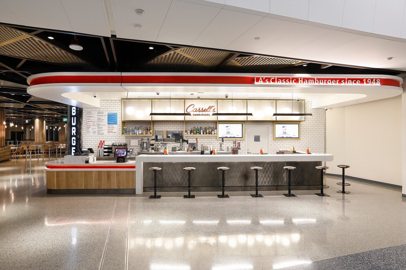 Los Angeles Airport 101 Where To Eat And Drink At LAX The Points Guy   DsyWEXCVsAAwALm 