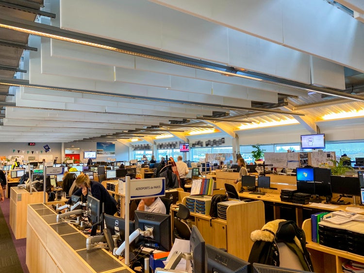 A look behind the scenes of Air France's Charles de Gaulle Hub Control ...