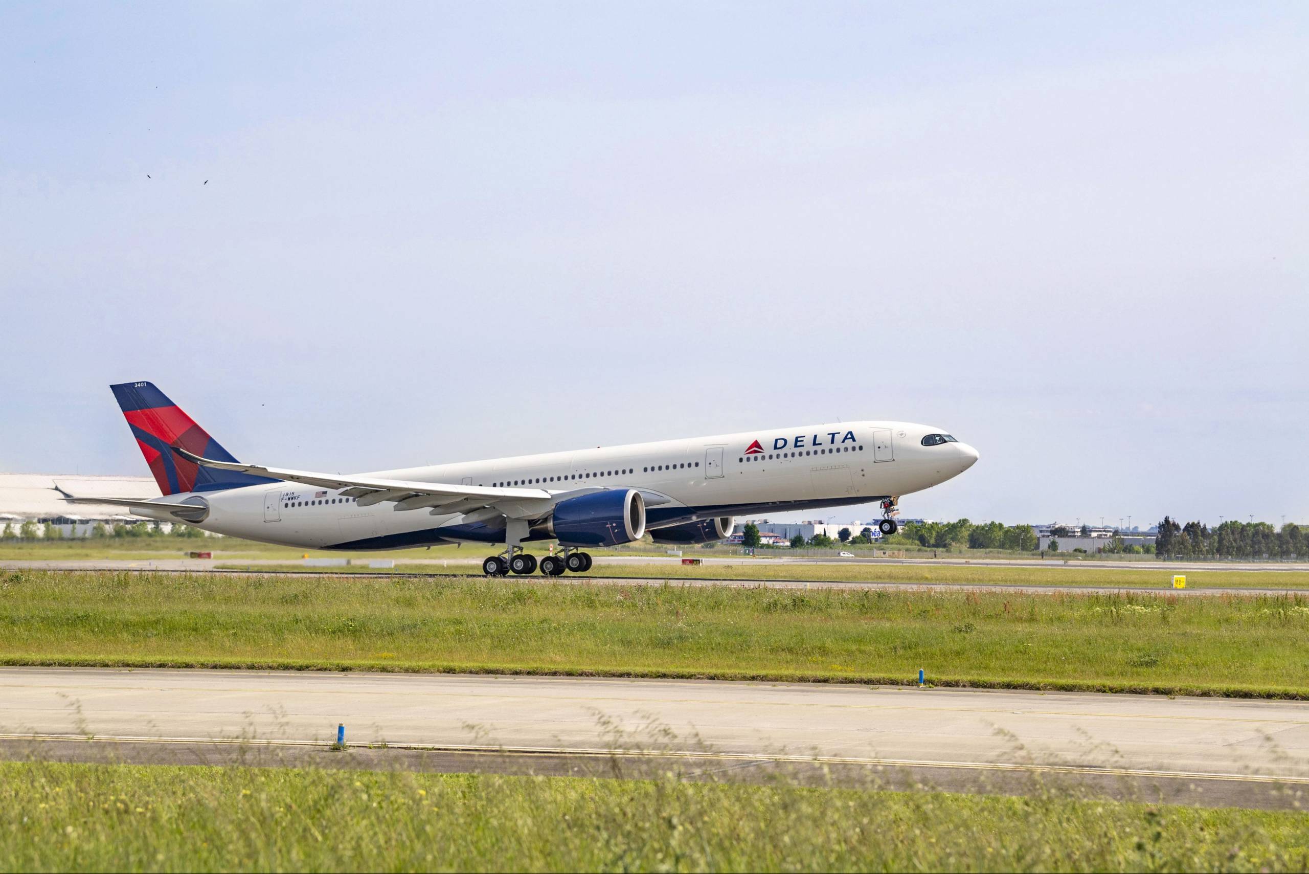 A330-900-Delta-Air-Lines-take-off-01
