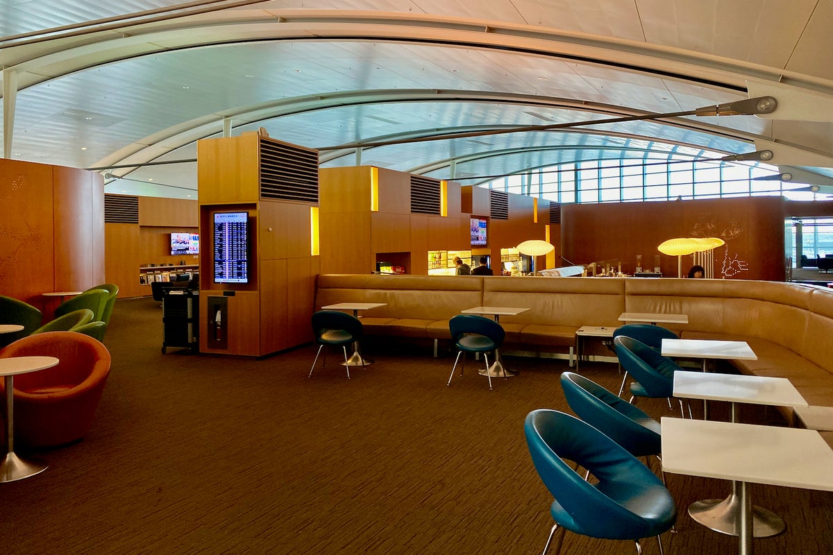 All the ways you can access Air Canada’s Maple Leaf lounges The