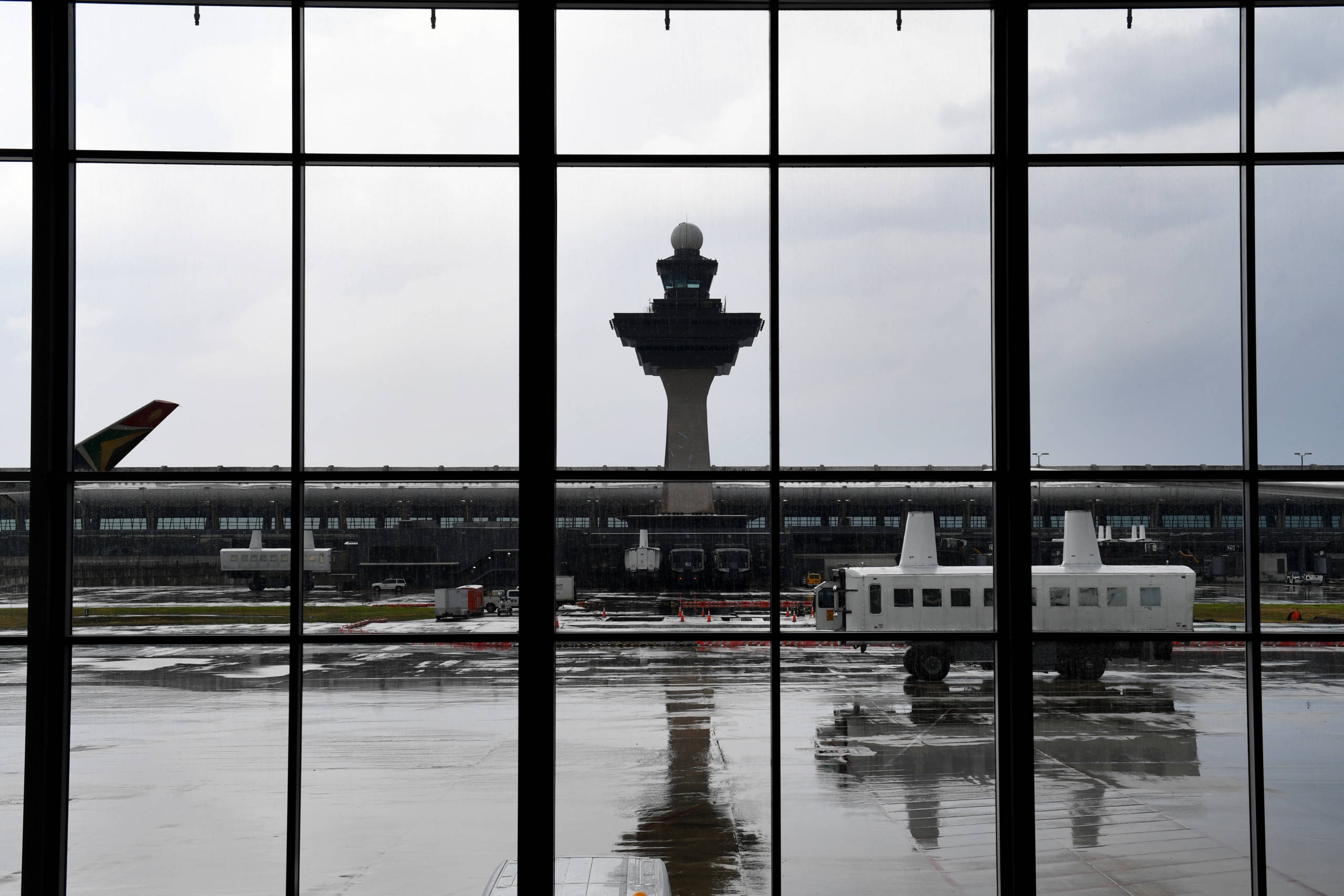 Dulles mobile lounge