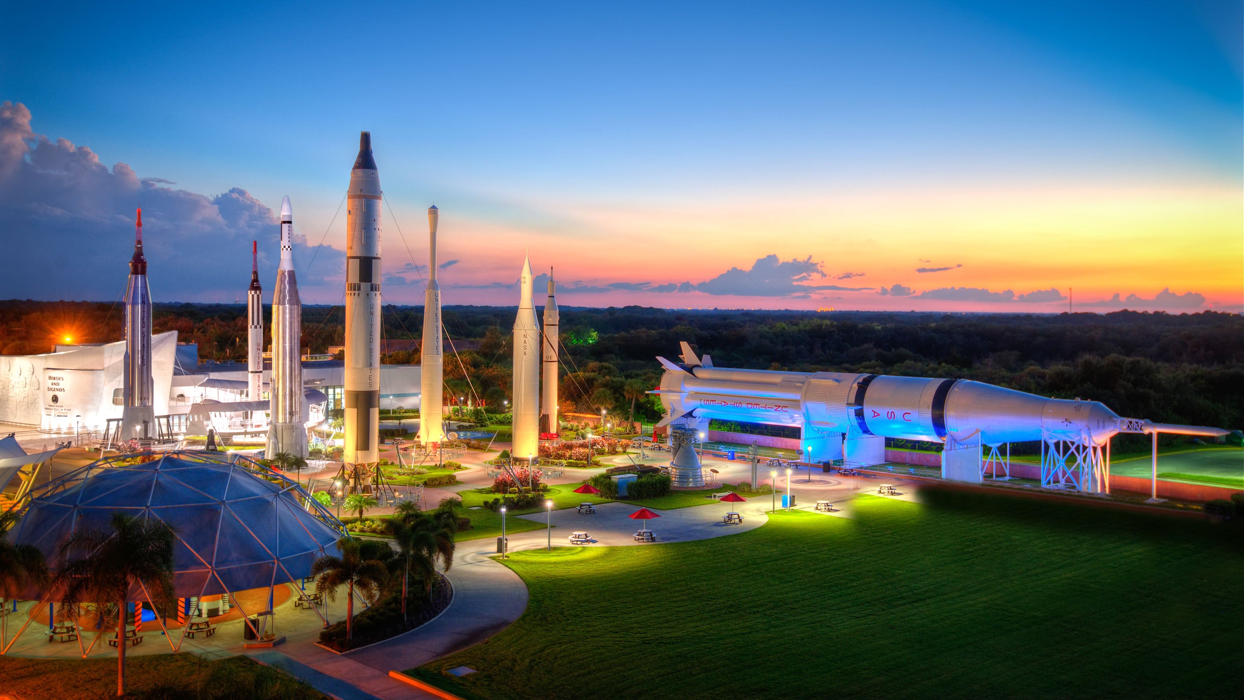 Space center. Штат Флорида Kennedy Space Center. Космический центр имени Кеннеди планетарий. Космический центр Кеннеди проект планировки. Национальный космический центр фото для презентации.