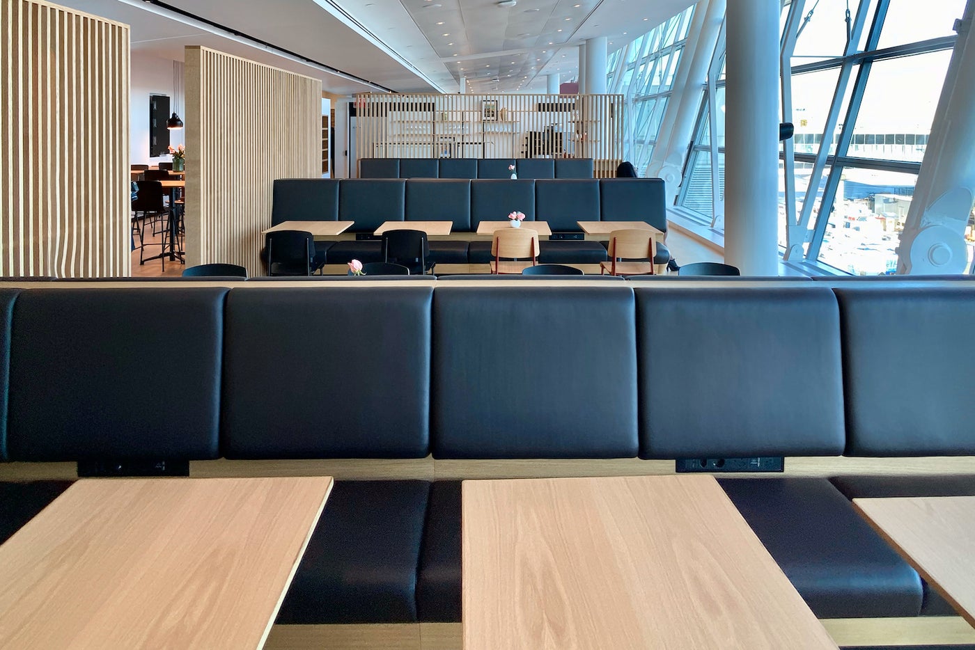 First Look Newly Renovated Swiss Lounge At Jfk