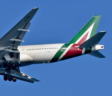 Alitalia 777-200