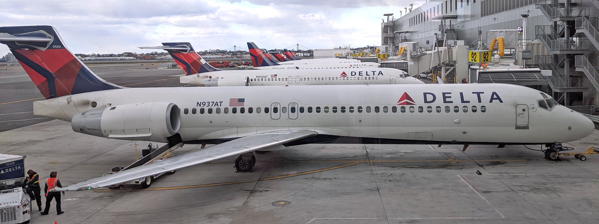 Delta 717 Terminal D LGA