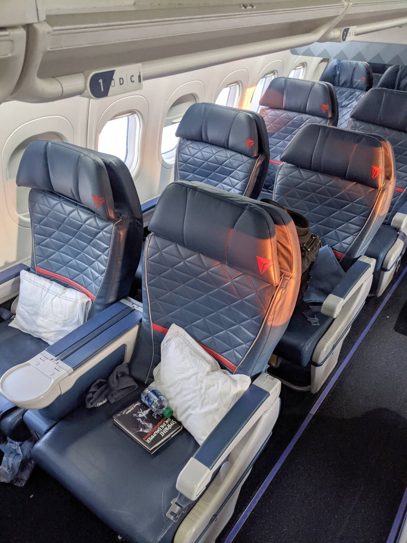 Review: Delta's Boeing 717 in first class, LGA to Chicago - The Points Guy