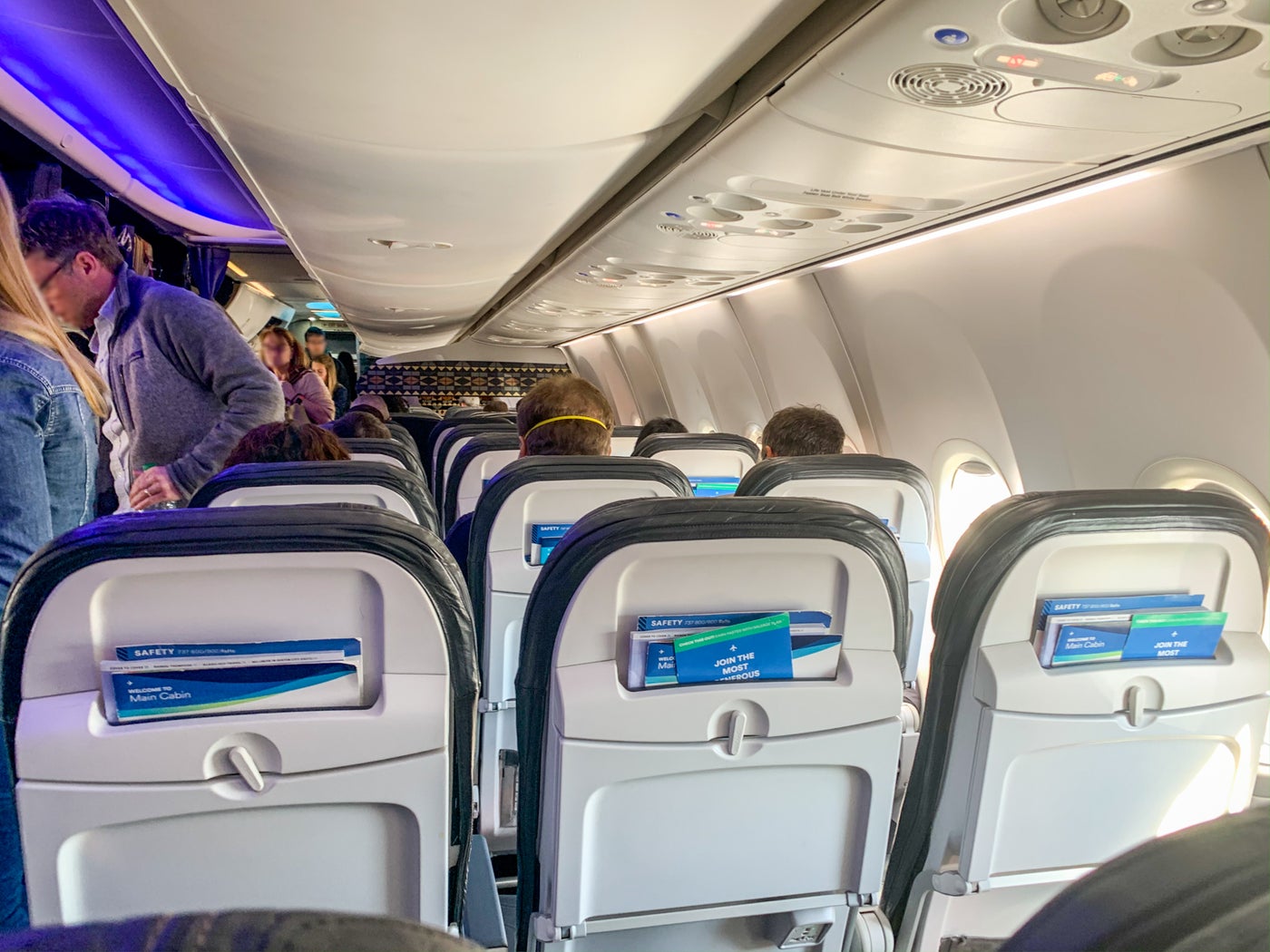 Review of Alaska Airlines transcon coach on a Boeing 737-900