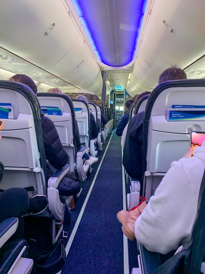 Review of Alaska Airlines transcon coach on a Boeing 737-900