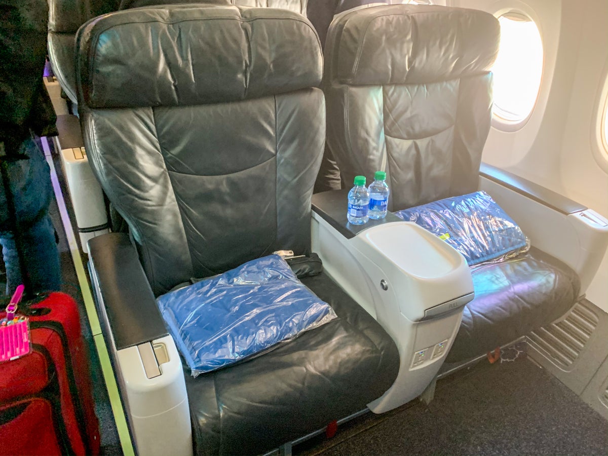 Review of Alaska Airlines transcon coach on a Boeing 737-900 - The ...