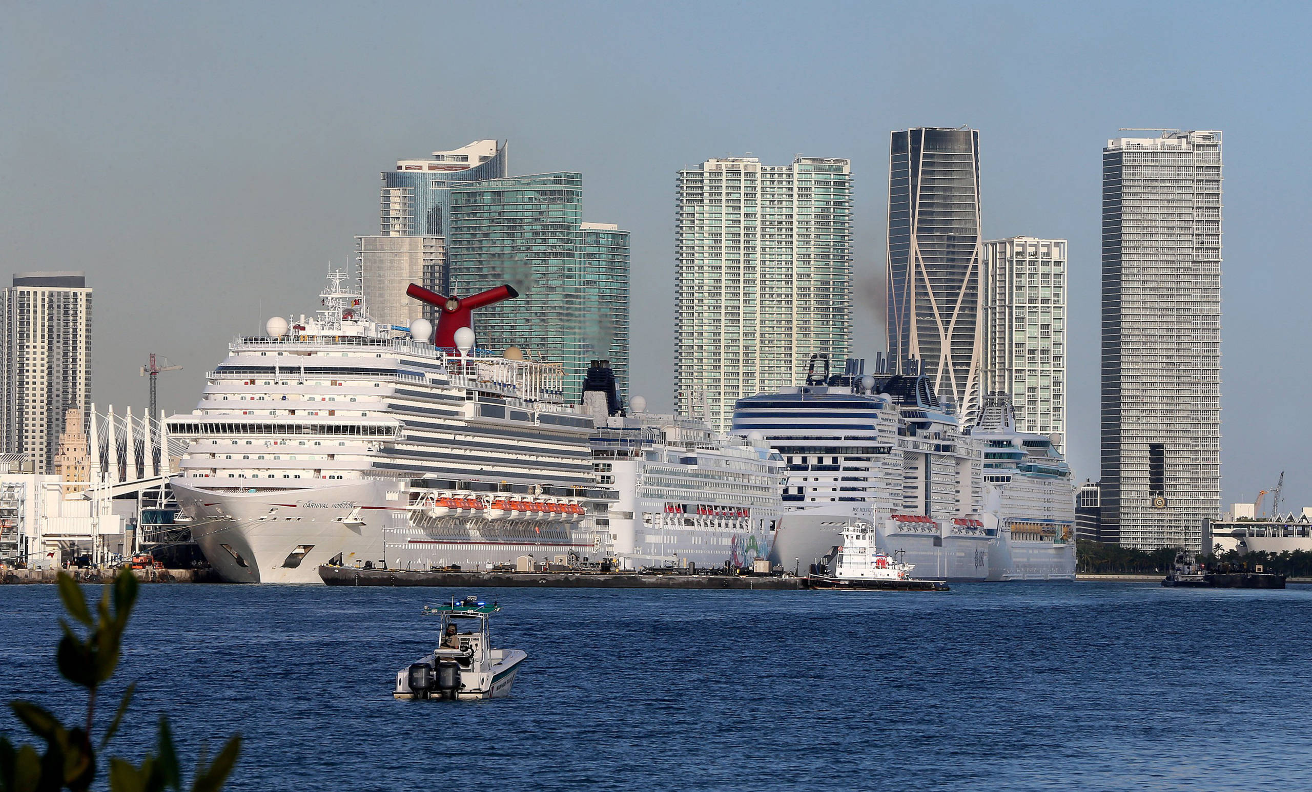 Cruise ship traffic jam