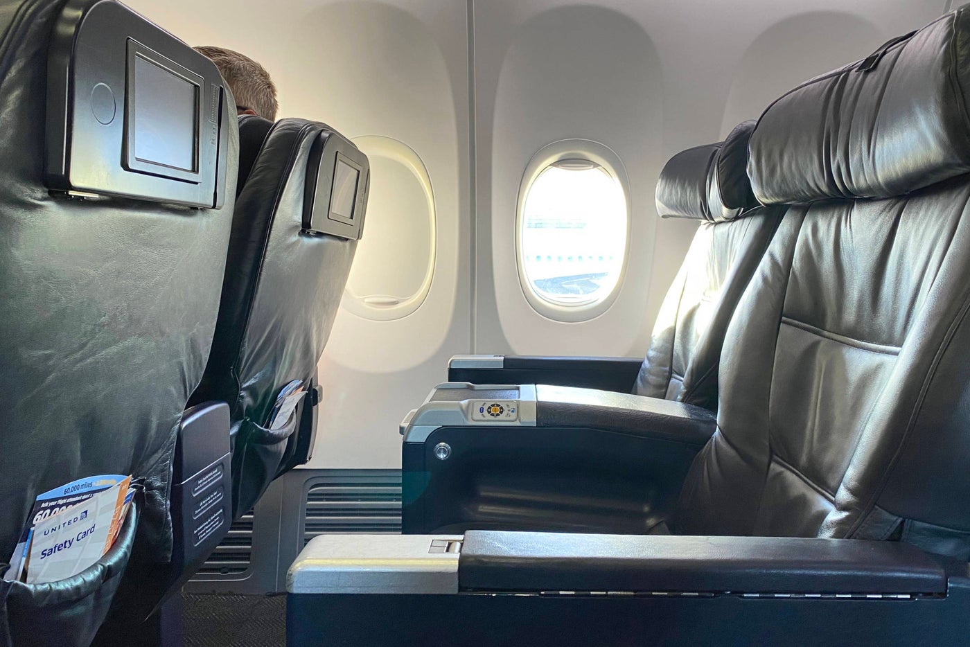 United pulls lie-flat seats from all premium transcon flights