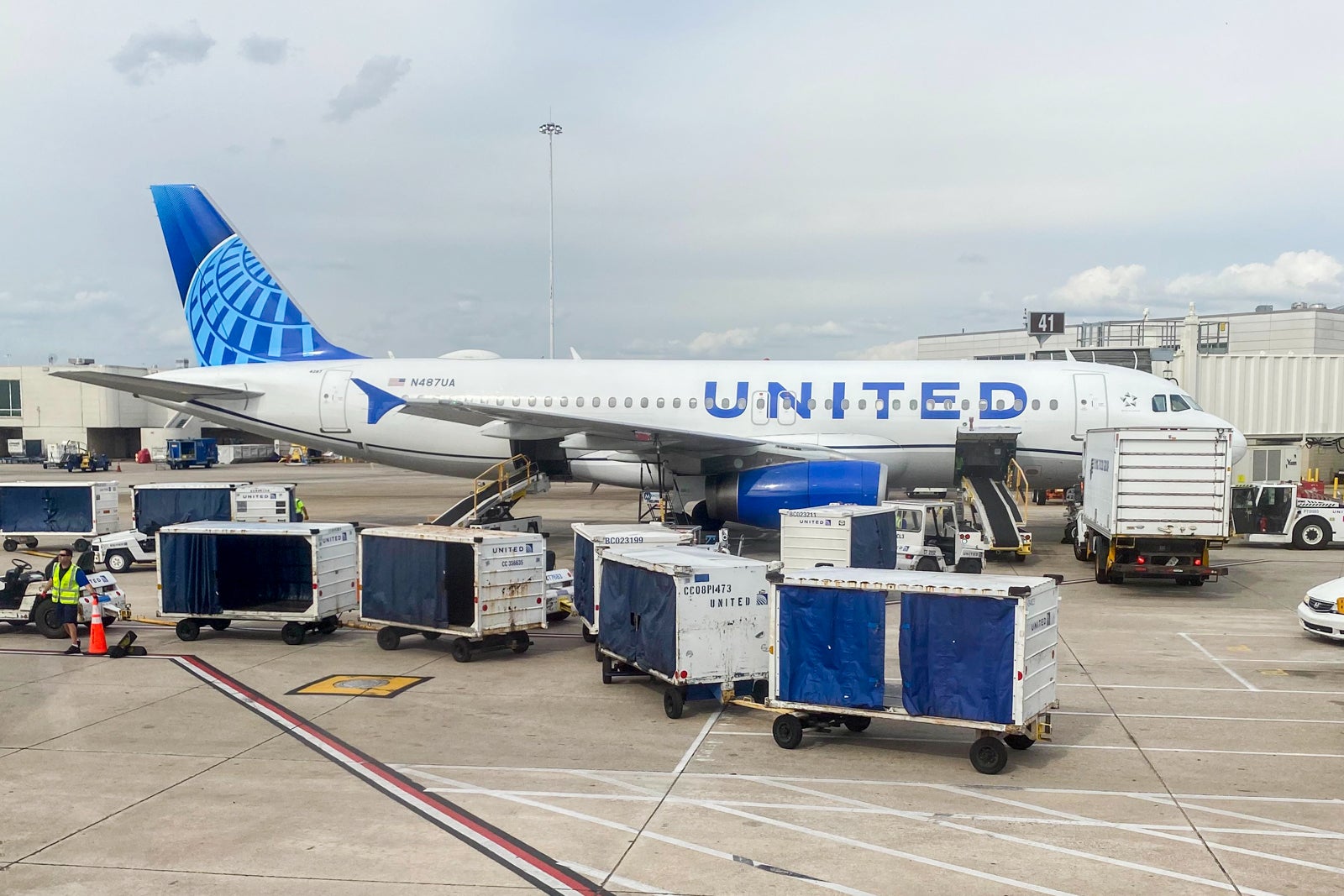 United Airlines UA - Flights, Reviews & Cancellation Policy - KAYAK