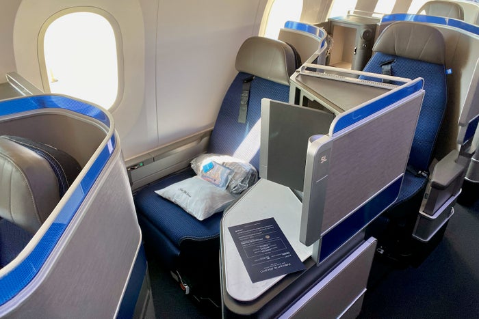 Review: United transcon Polaris on the Boeing 787-10