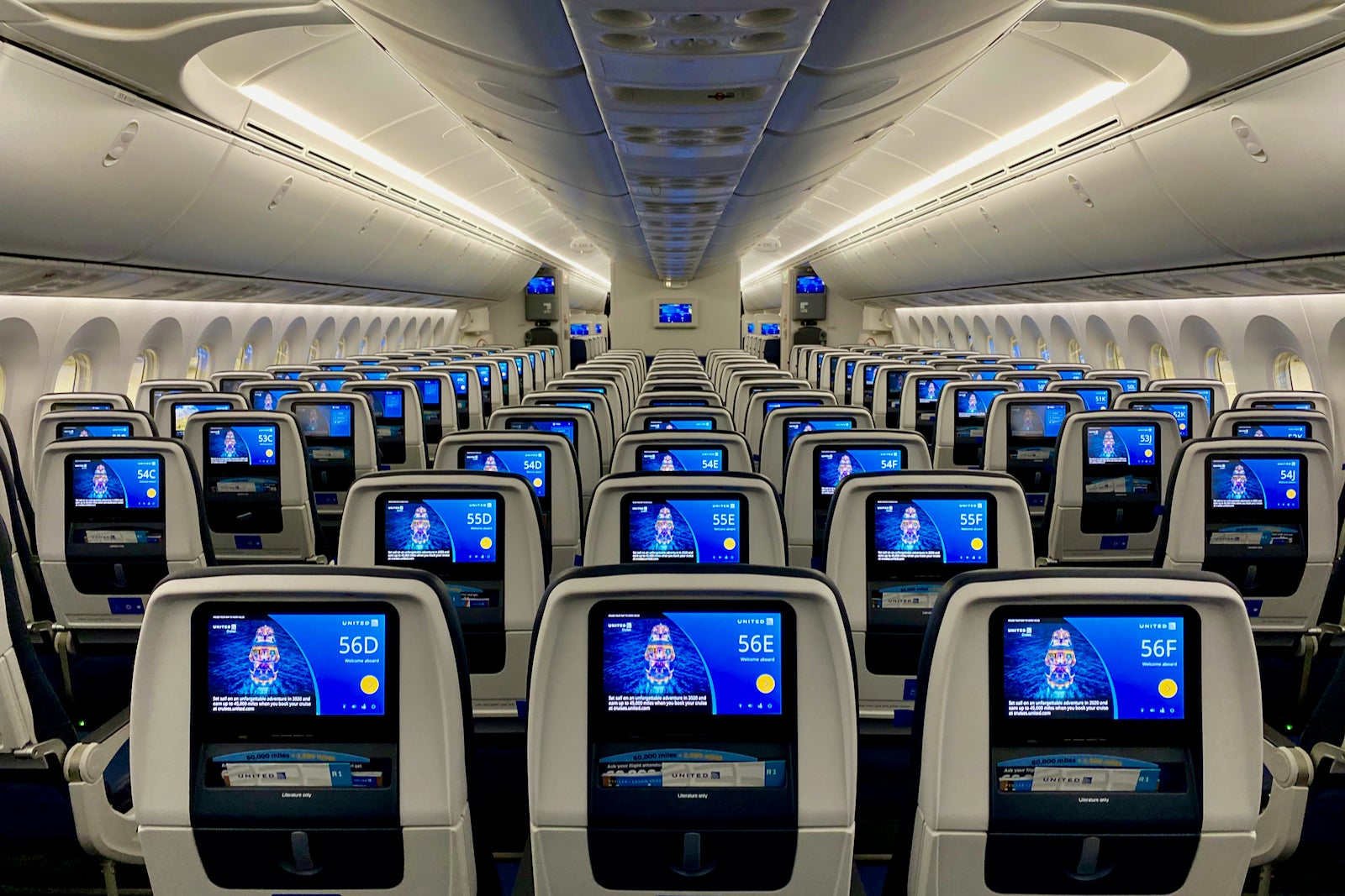 United Dreamliner Polaris Premium Plus Economy Cabins Zach Griff - 35