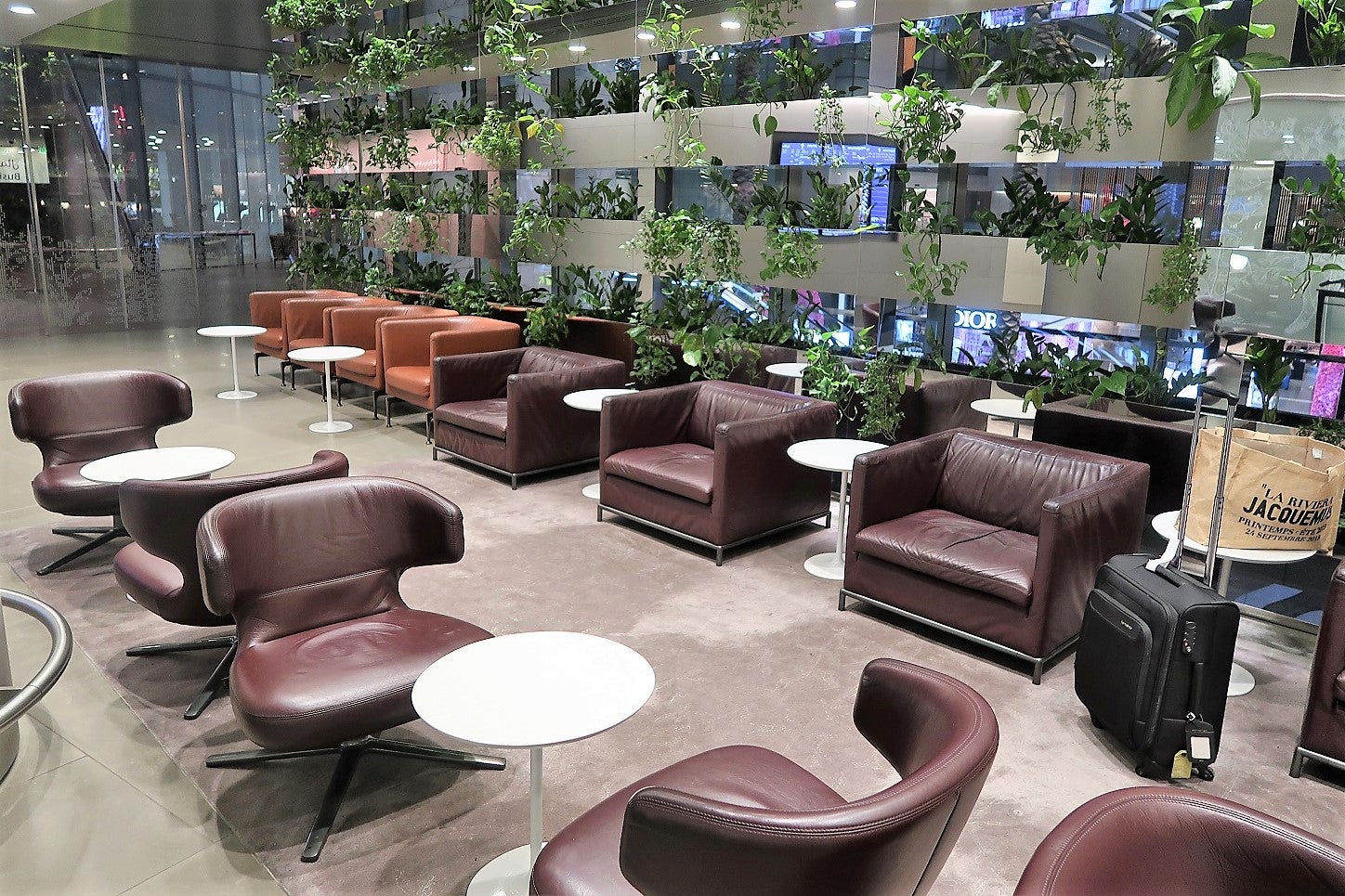 Lounge Review Qatar Airways Business Class Lounge in Doha The Points Guy