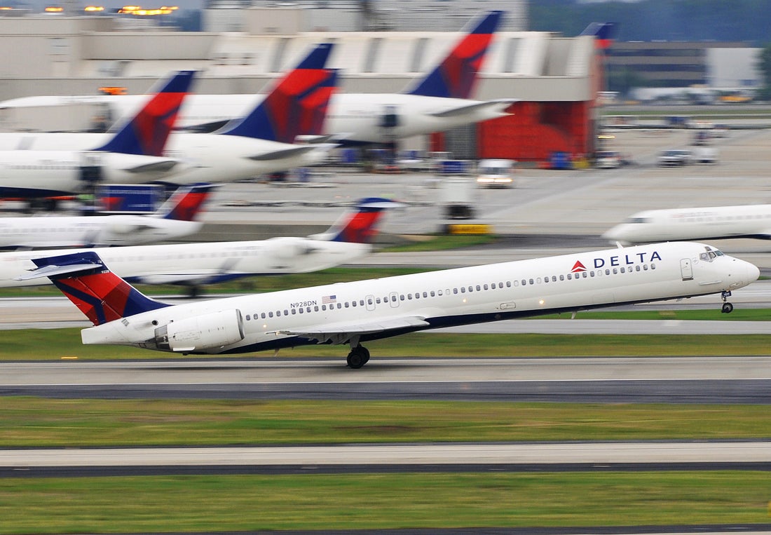 Delta MD-90 taking off ATL with Delta tails