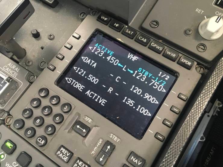 airbus cockpit radio comunnitcaion