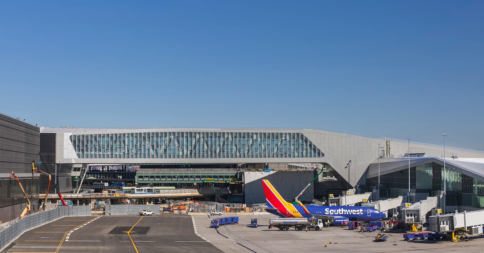 LaGuardia Terminal B, Location: Queens, New York, LaGuardia Gateway Pertners