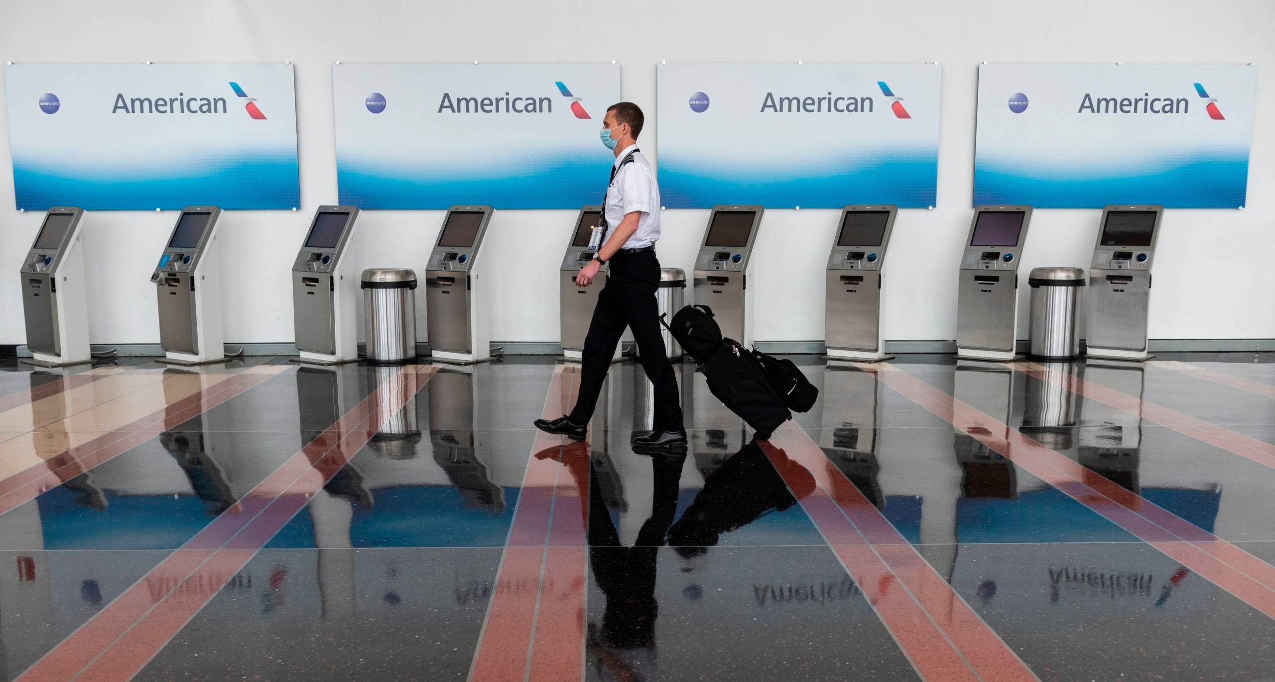 American Airlines pilots union wants the government to buy middle seats