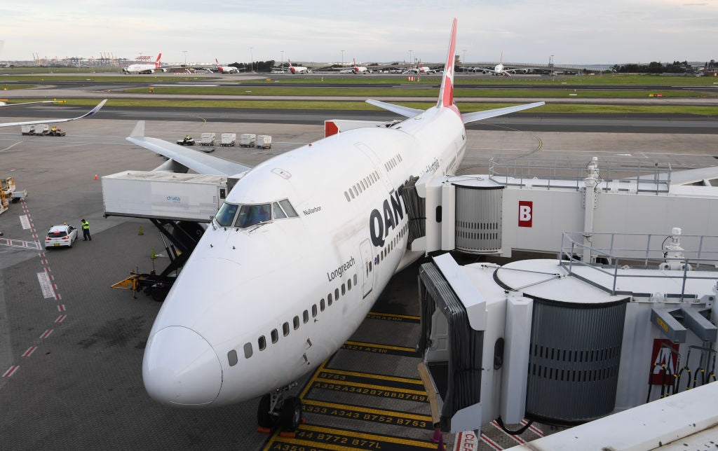 Qantas' last 747 draws kangaroo in the sky as it heads for