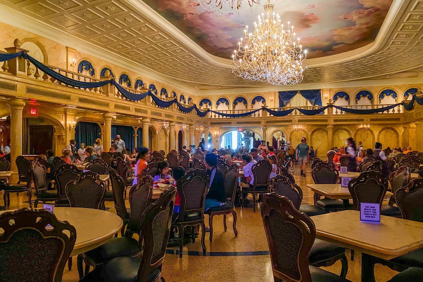 restaurants at disney world magic kingdom