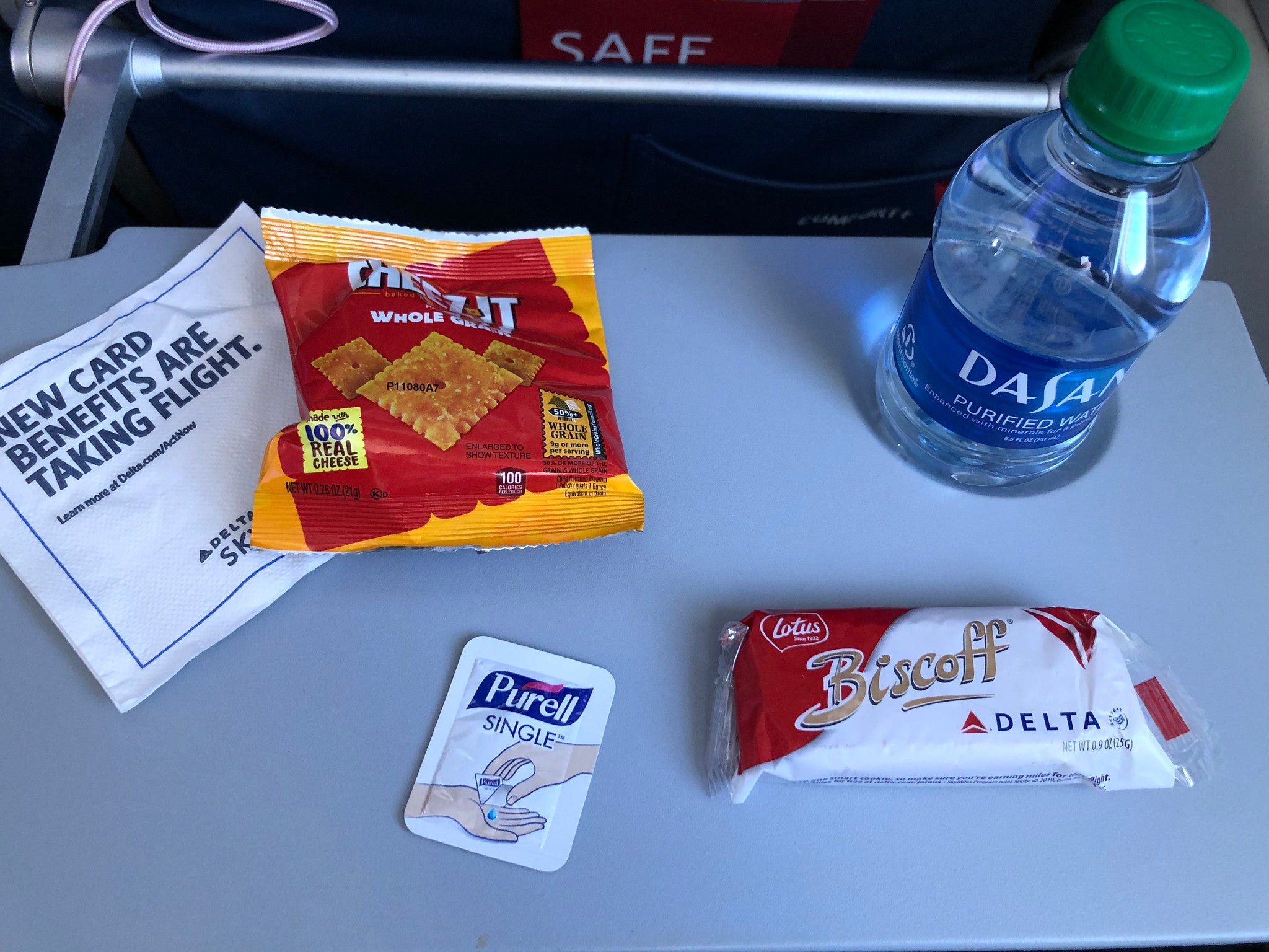 Here's what food and drinks the major U.S. airlines are currently serving
