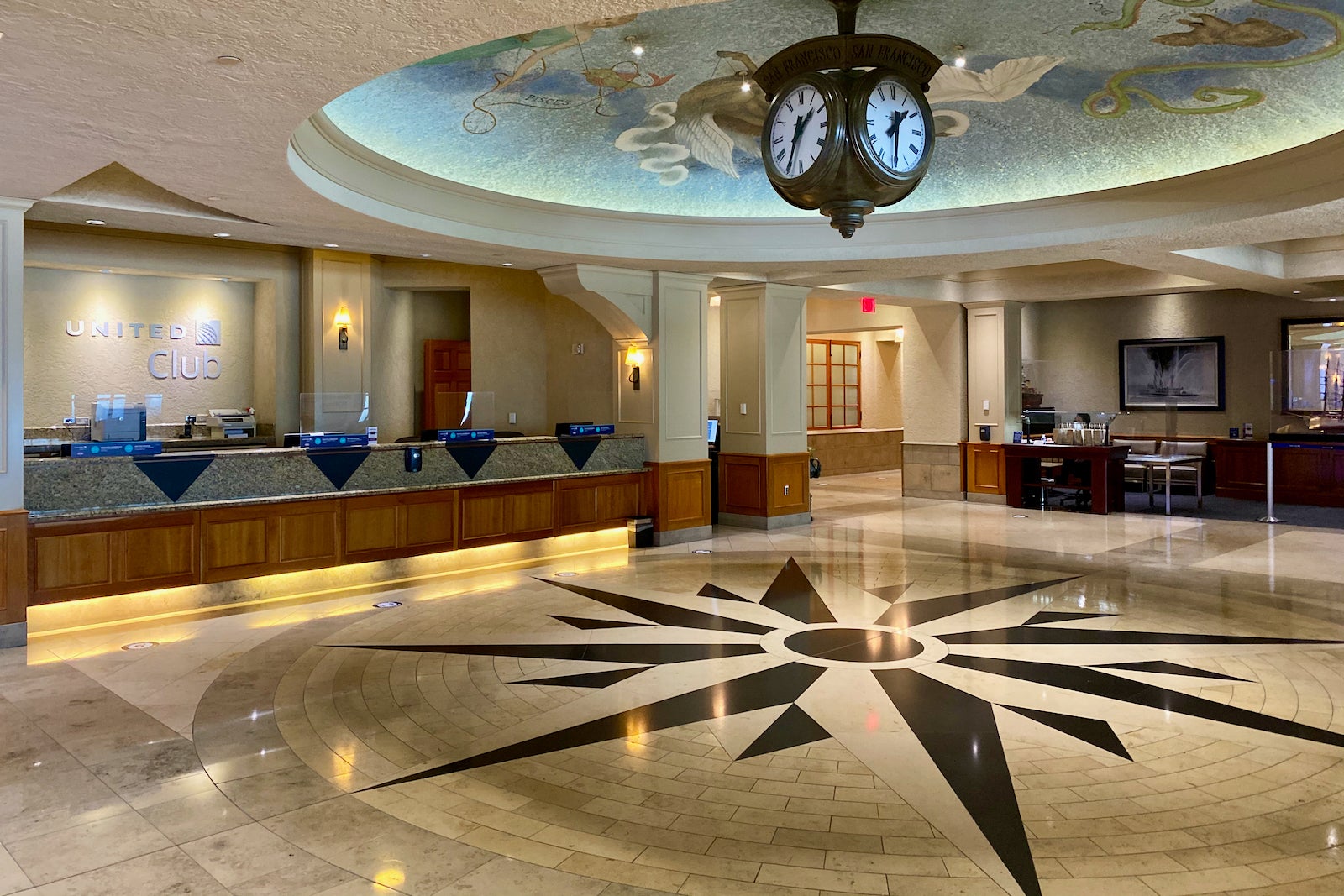 United Club lounge (Photo by Zach Griff/The Points Guy)