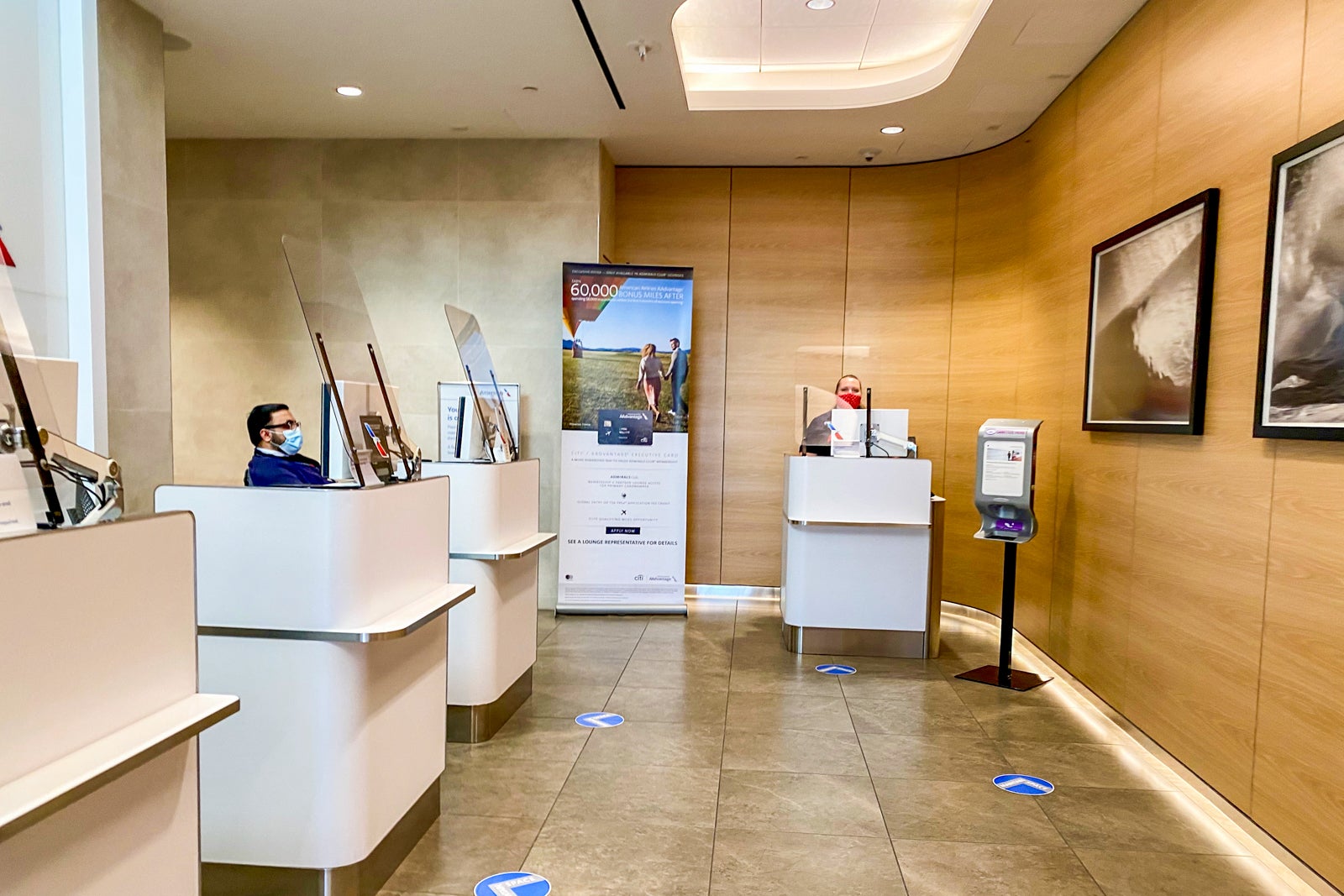 American Airlines Admirals Club entrance