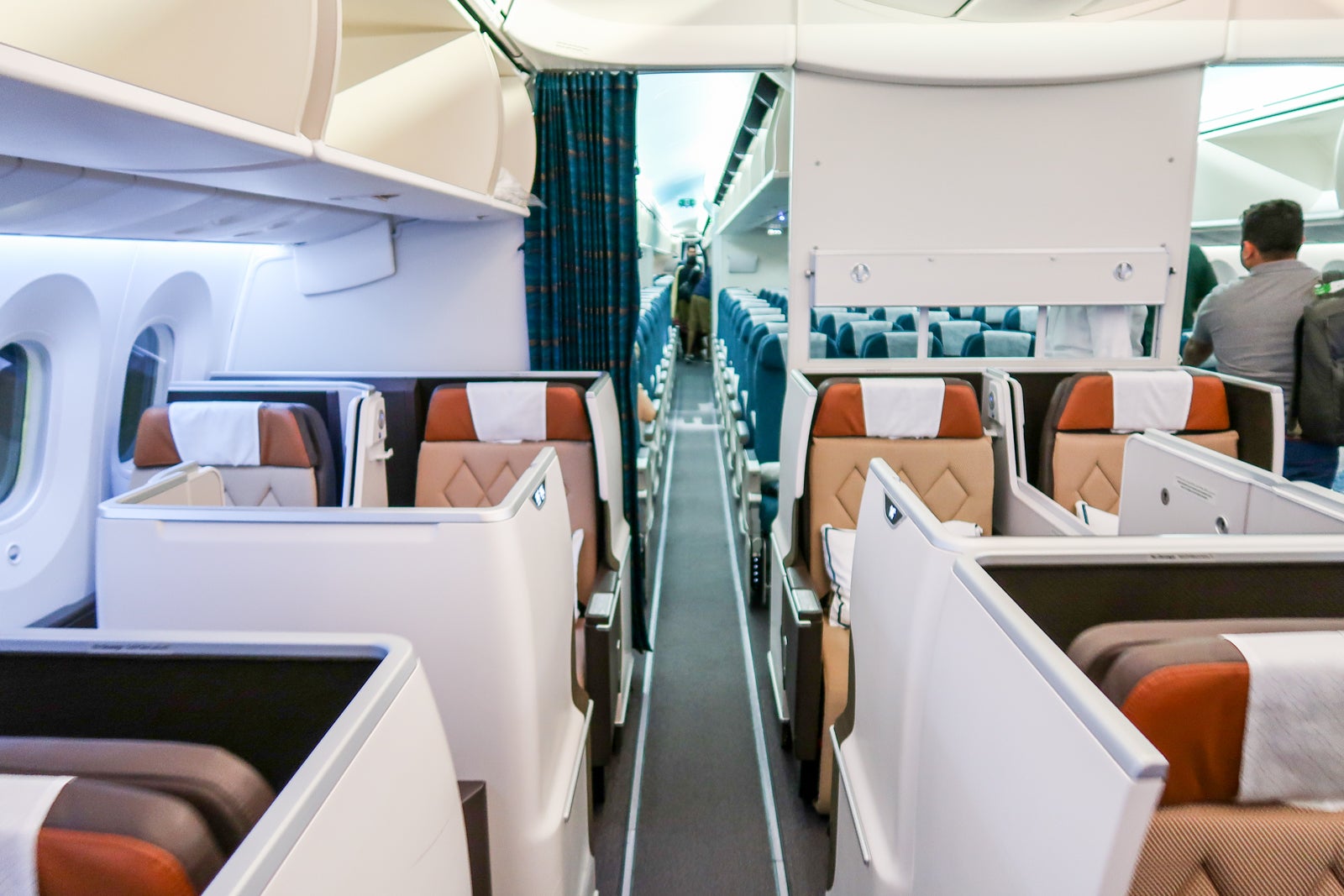 Oman Air LHR-MCT B787 Economy Review
