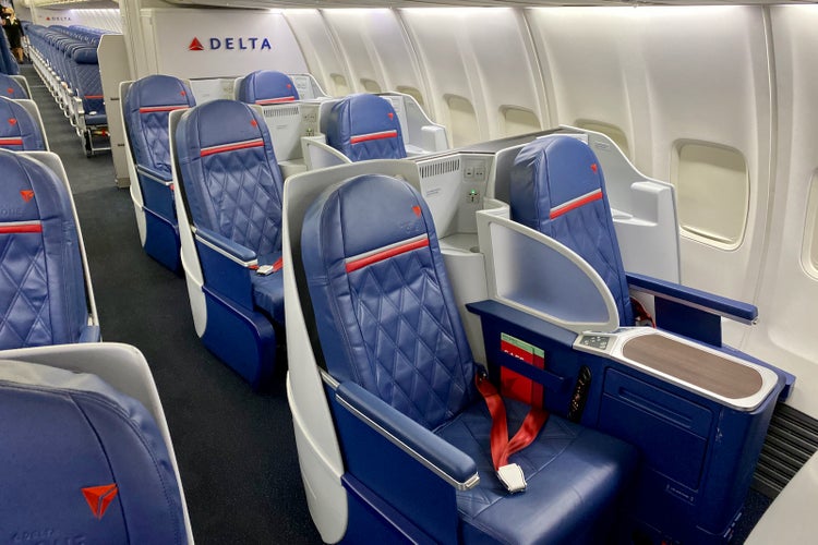 Report: Delta installing lie-flat seats in some new Airbus A321neos ...