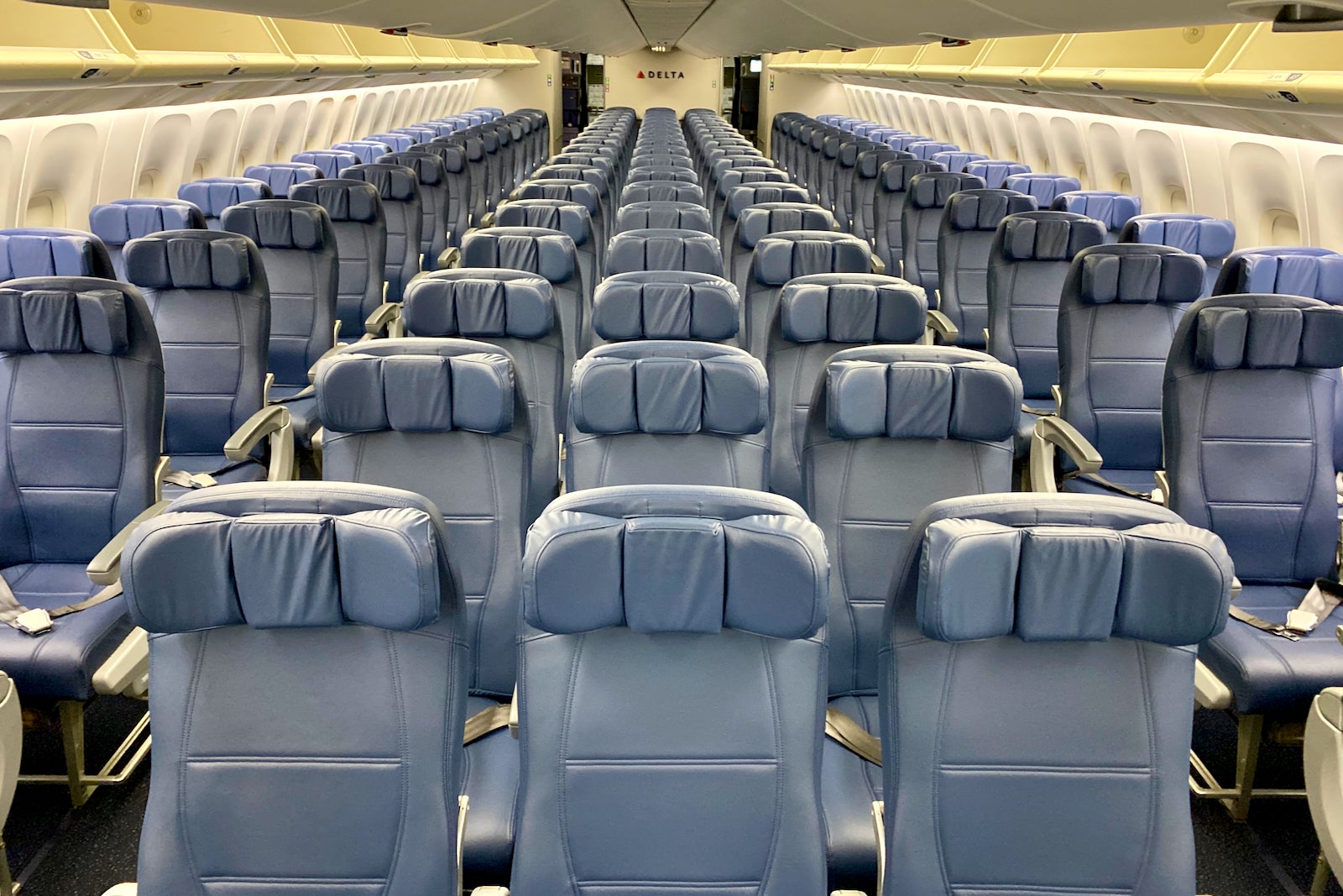 Pods, lie-flat seats and recliners: A look at premium transcon service ...