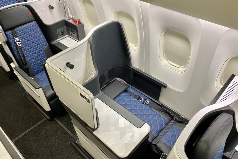 Delta’s putting its newest wide-body jet on domestic New York-JFK route ...