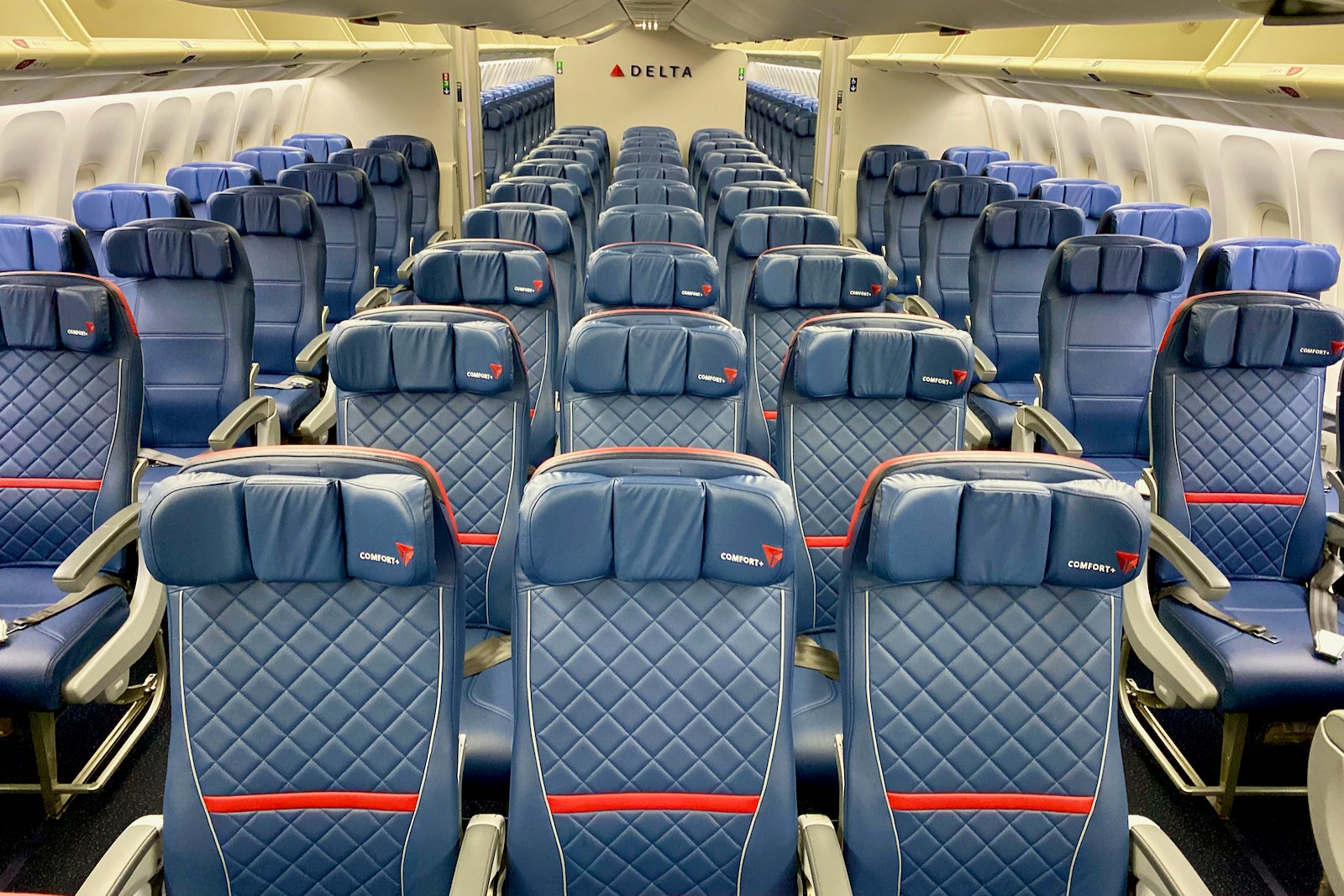 Pods, lie-flat seats and recliners: A look at premium transcon service ...