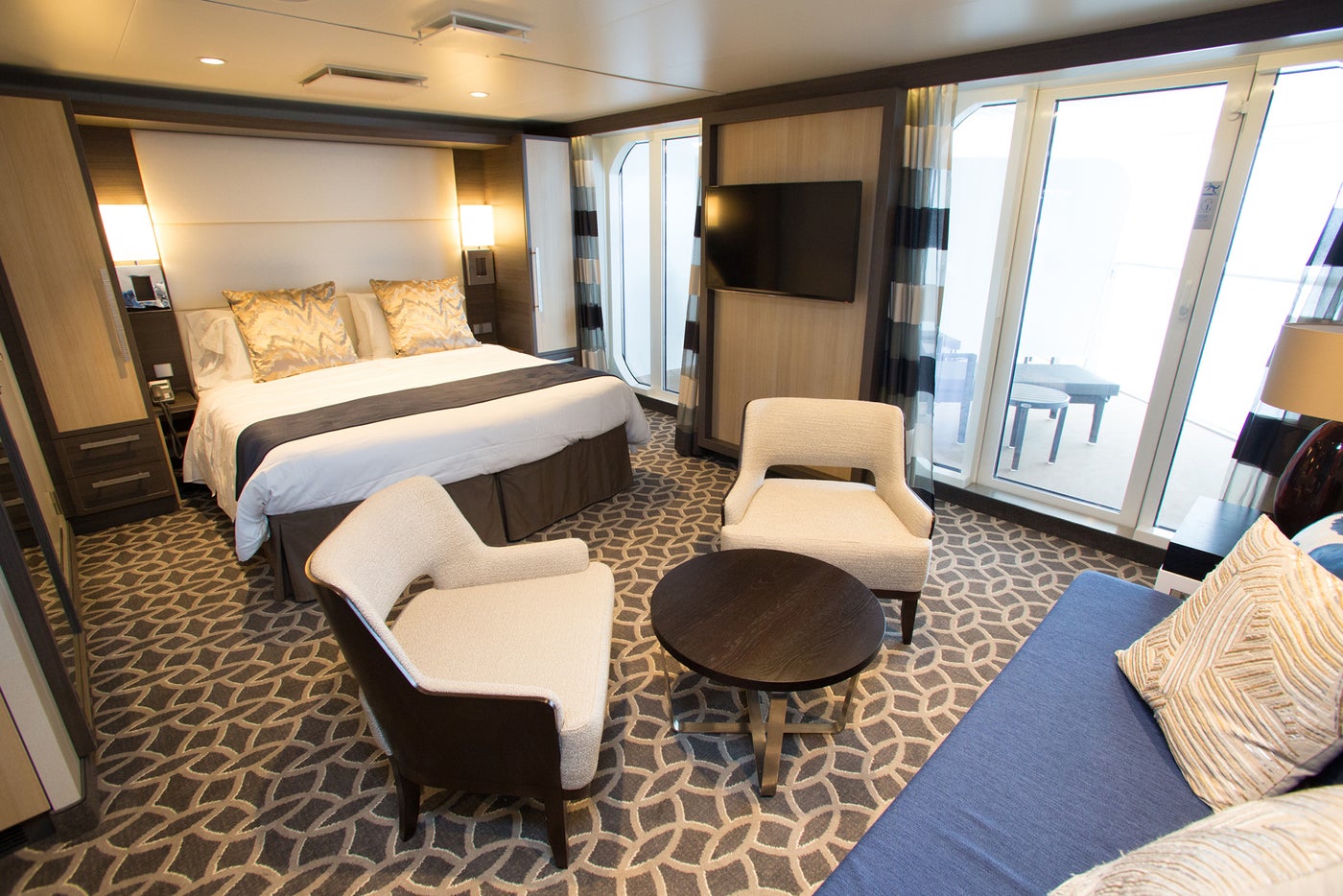 cruise cabins that sleep 6