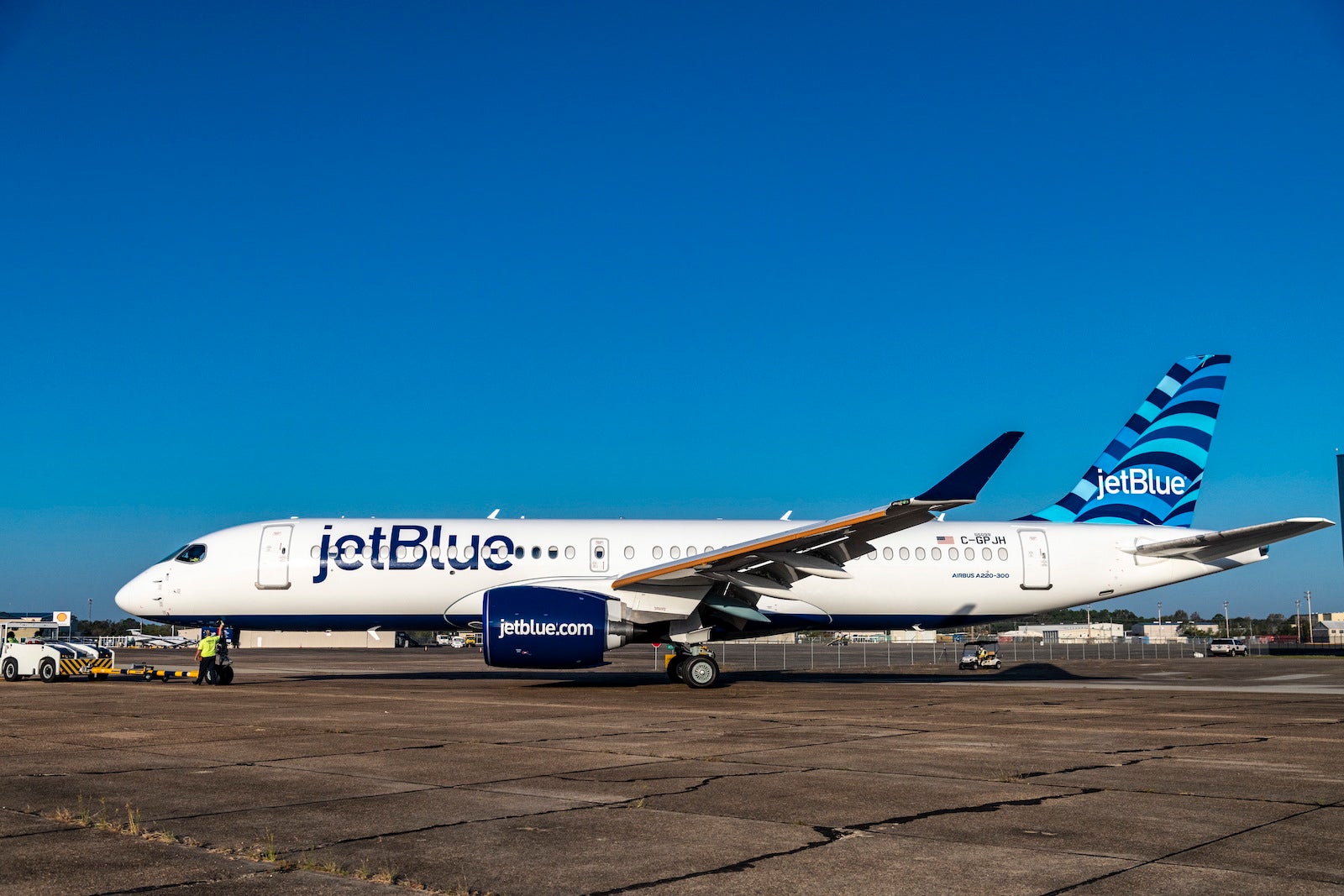 AIRBUS230- 1st JetBlue A220 Out Of Paint