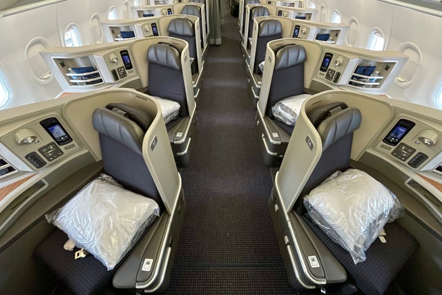 Pods, lie-flat seats and recliners: A look at premium transcon service ...