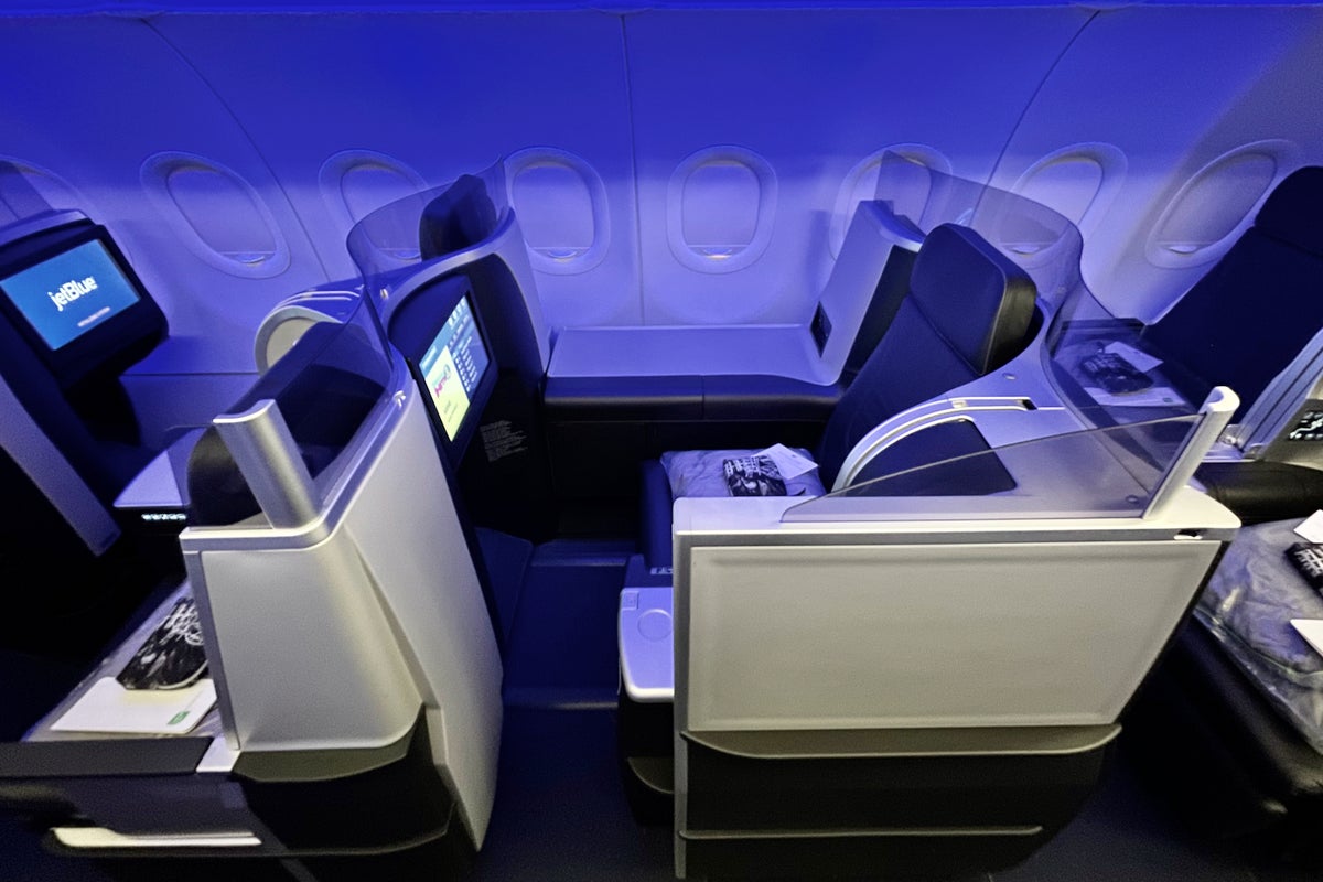 Pods, lie-flat seats and recliners: A look at premium transcon service ...