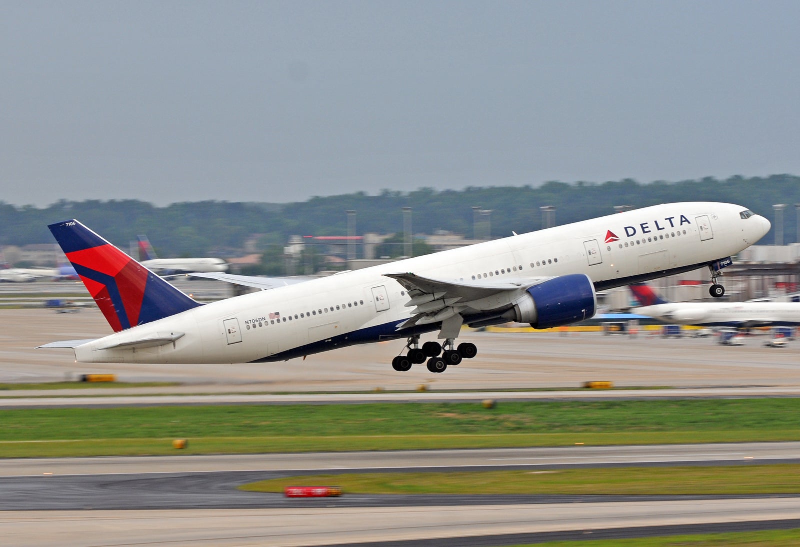 Delta 777 takeoff Atlanta