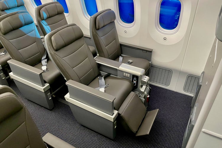 American Airlines just upgraded 18 domestic routes with wide-body jets ...